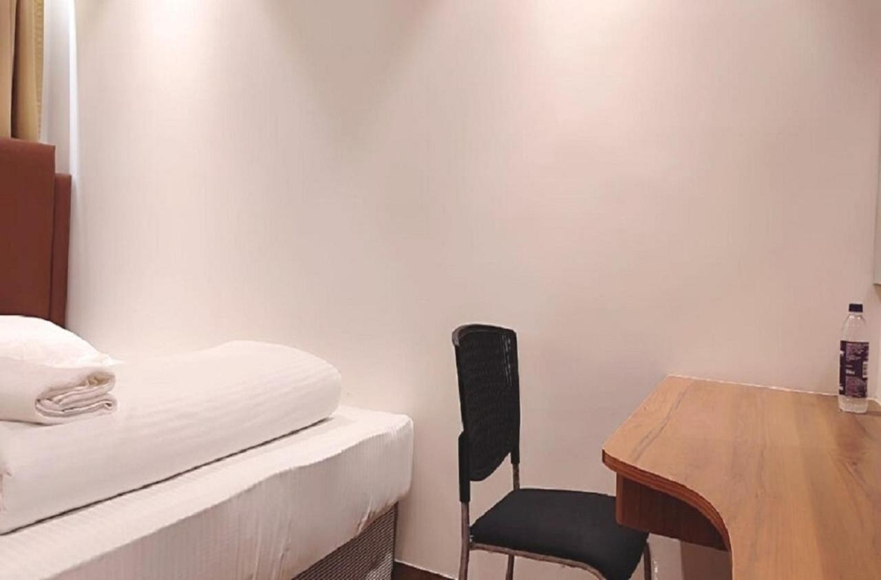 Staymaker Hotel Mohan Palace Baharampur Экстерьер фото