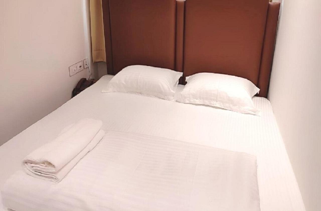 Staymaker Hotel Mohan Palace Baharampur Экстерьер фото