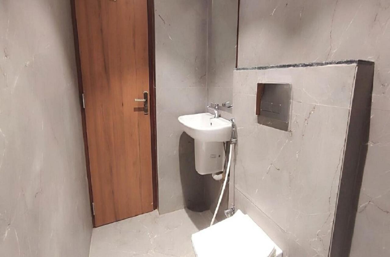 Staymaker Hotel Mohan Palace Baharampur Экстерьер фото