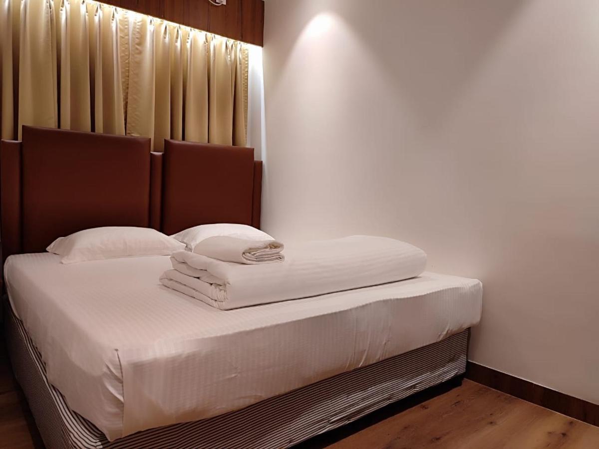 Staymaker Hotel Mohan Palace Baharampur Экстерьер фото