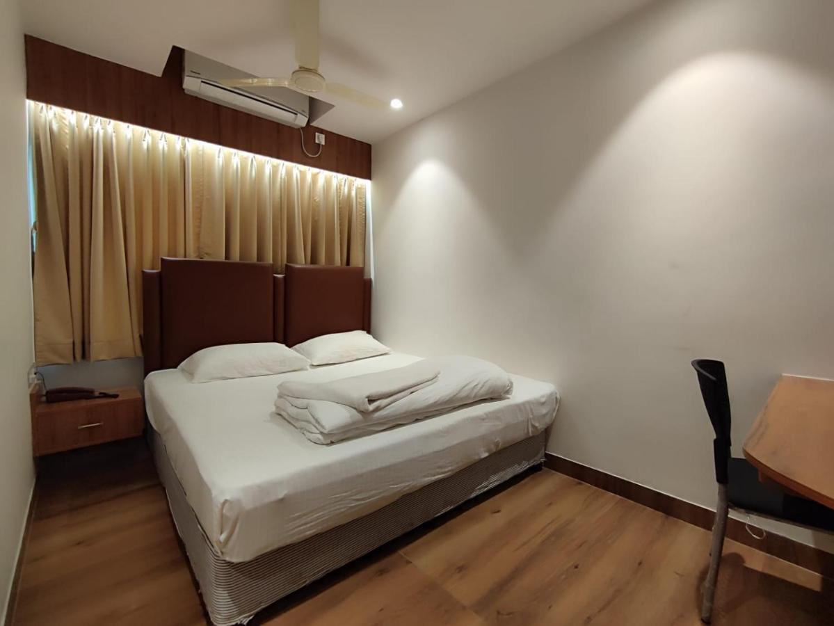 Staymaker Hotel Mohan Palace Baharampur Экстерьер фото